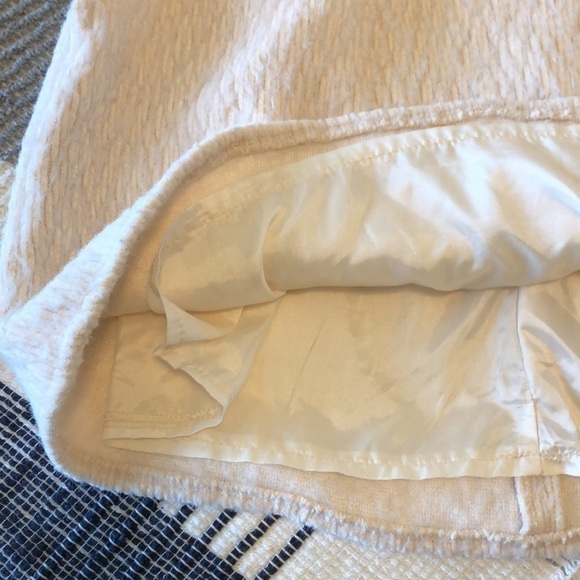 In the Style Womens Mini Skirt Sz 14 Runs Small Ivory Fuzzy Zip Lined Winter - Picture 3 of 9